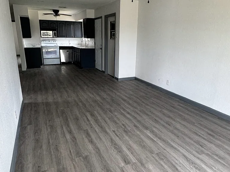 6129 Vincent Dr — Photo 2