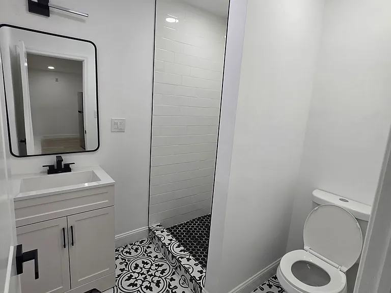 1521 Pine St #4R — Photo 6