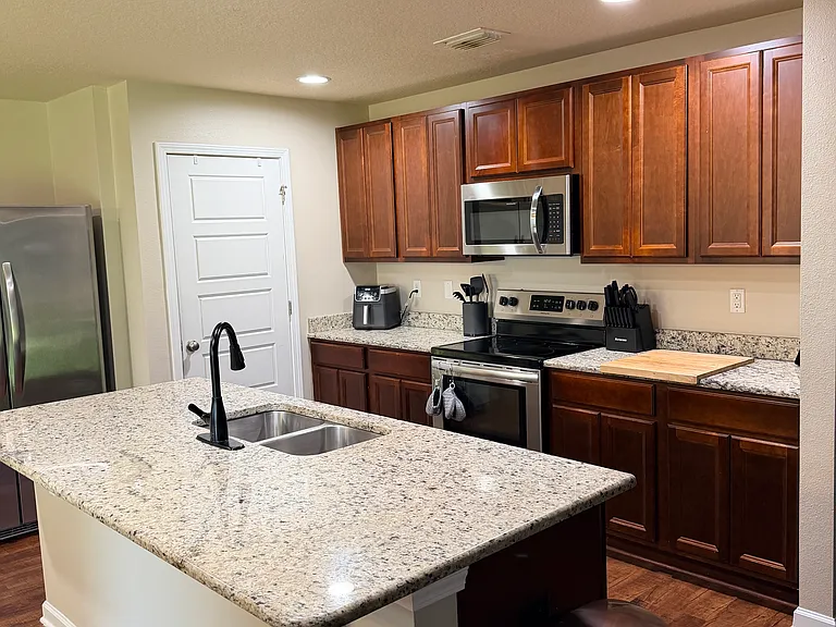 2451 Arbordale Loop — Photo 3