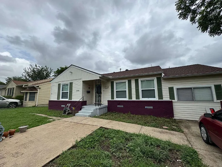 2318 Fenwick Dr — Photo 1