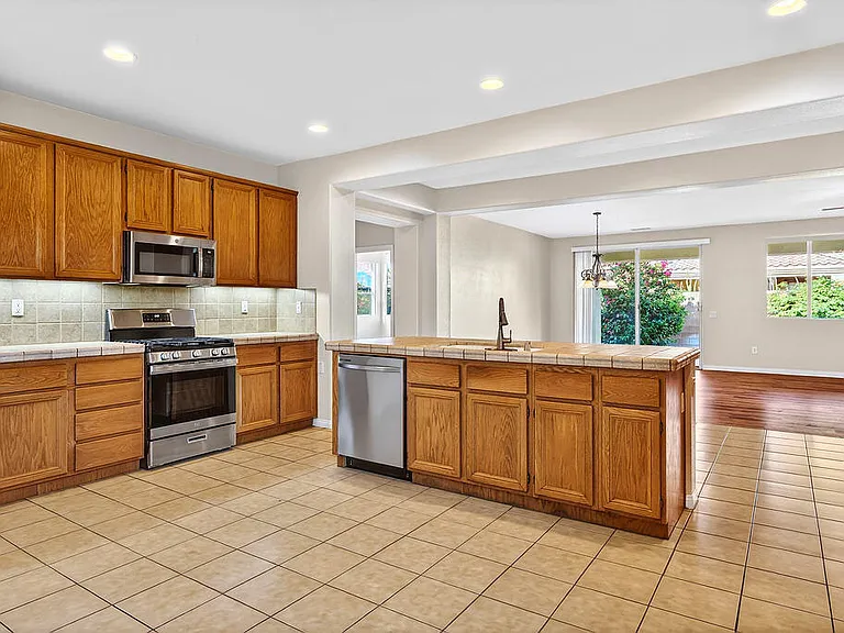 42217 Whisper Rock St — Photo 4