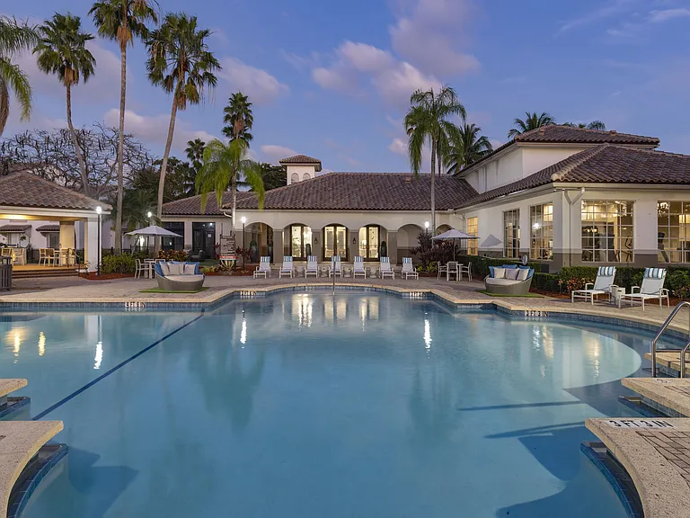 Doral West — Photo 16