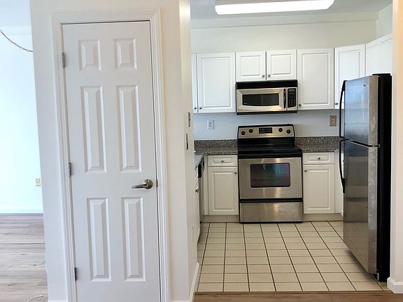 5th image of 1 Cityview Ln Unit 408