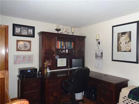 5th image of 22 Iroquois Ave