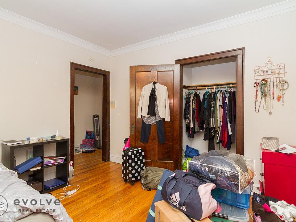 2nd image of 3815 N Greenview Ave #38172E