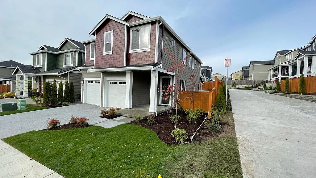8335 37th Pl NE — Photo 2