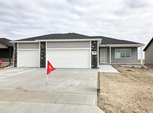 2304 E 36th St, Kearney, NE 68847
