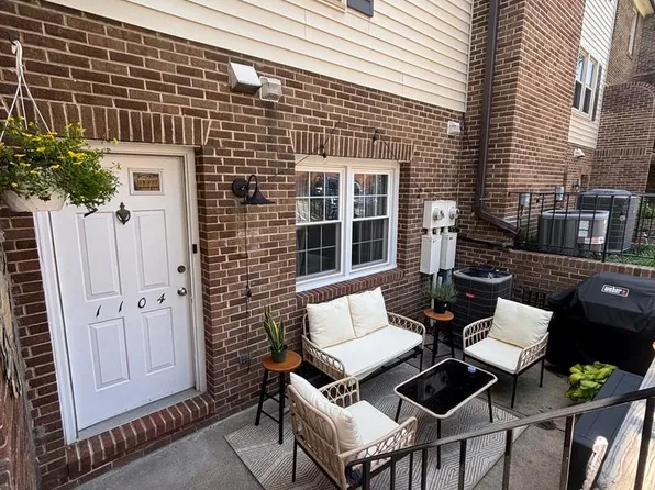 1104 N Stafford St #1, Arlington, VA 22201