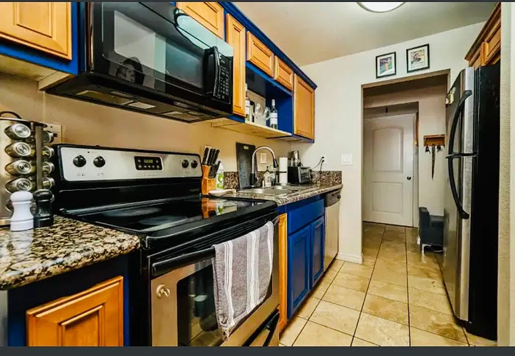 930 Peach Ave — Photo 3