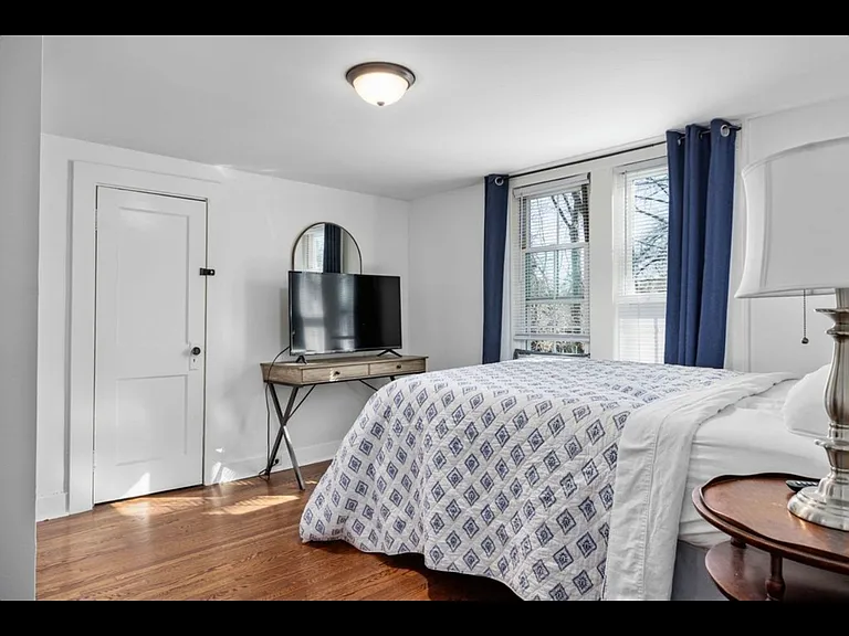 1213 N Pine St — Photo 9