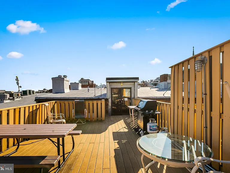 18 E Madison St #4 — Photo 33