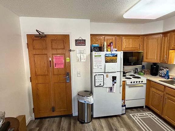 3rd image of 555 Highland Dr #208
