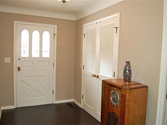 3rd image of 1335 Glendaloch Cir