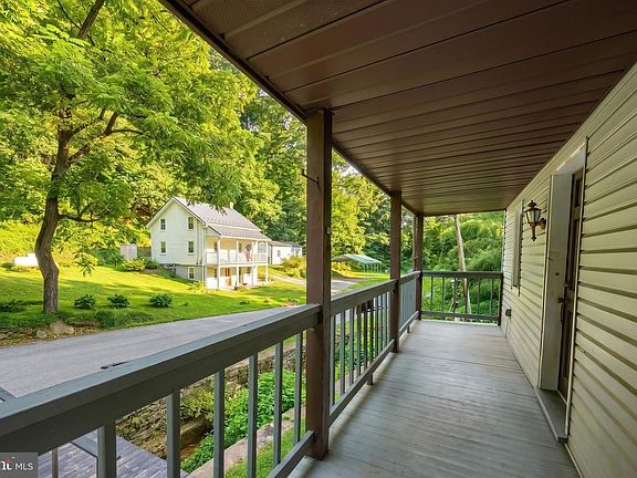 5th image of 636 Bull Run Rd