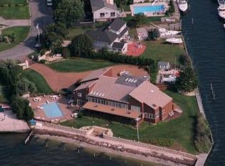 163 Secatogue Ln W, West Islip, NY 11795