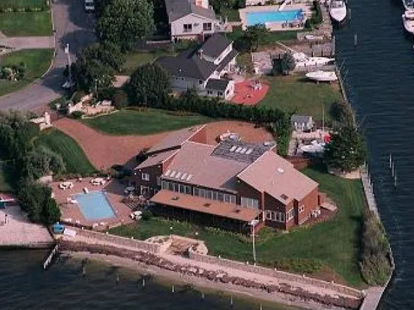 163 Secatogue Ln W, West Islip, NY 11795