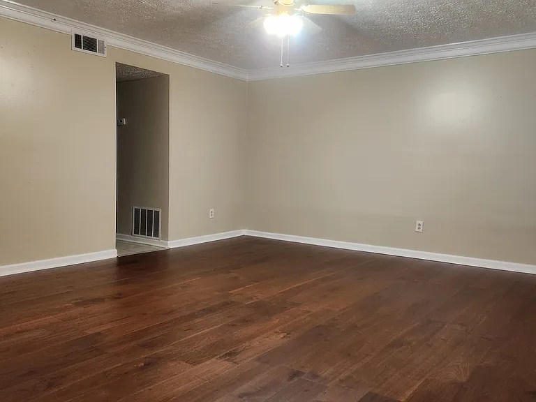 3020 Spruce Cir — Photo 10