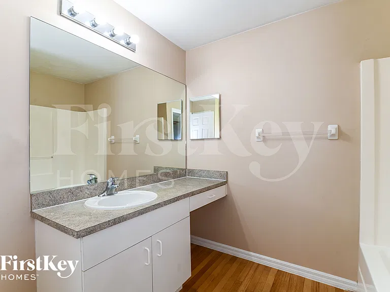 2108 NE 15th Pl — Photo 17