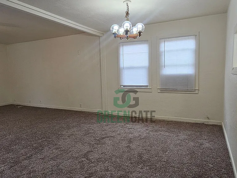 532-534 Melrose St — Photo 7