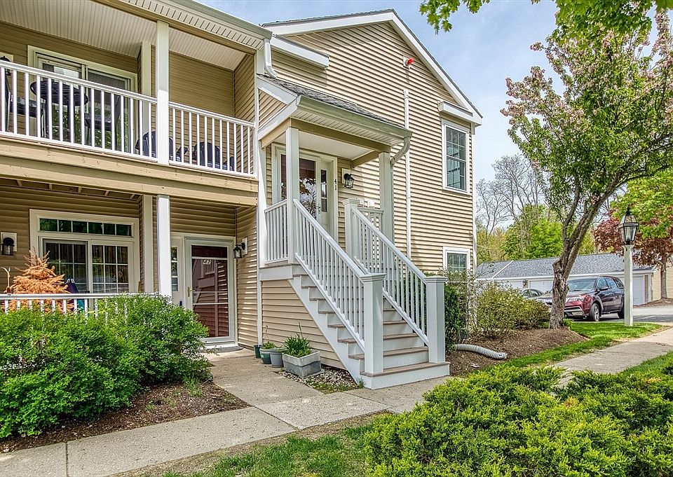 1st image of 41 Bradford Commons Ln #41
