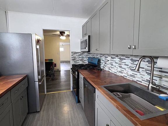 4th image of 28 Roundhill Dr