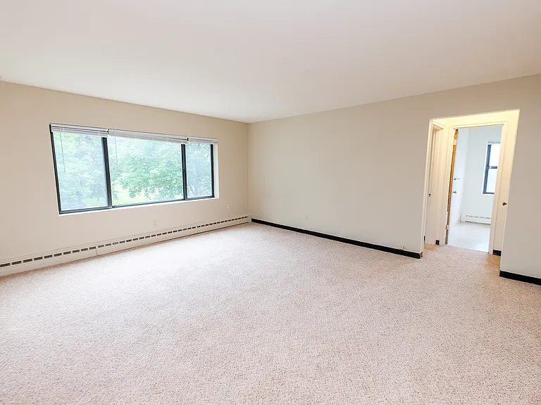 Laurel Terrace — Photo 32