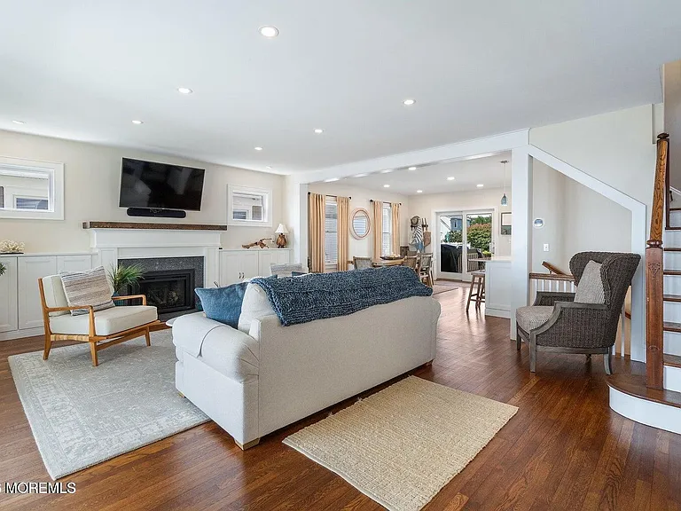 305 Ocean Ave — Photo 9