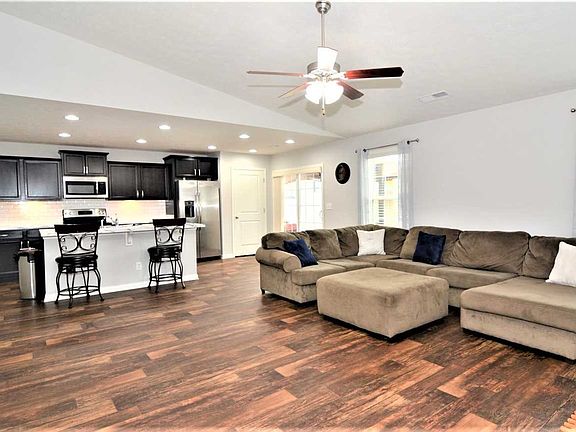 3rd image of 5300 Cameo Dr