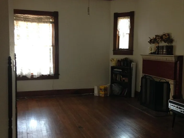 216 Broadway Blvd SE — Photo 3