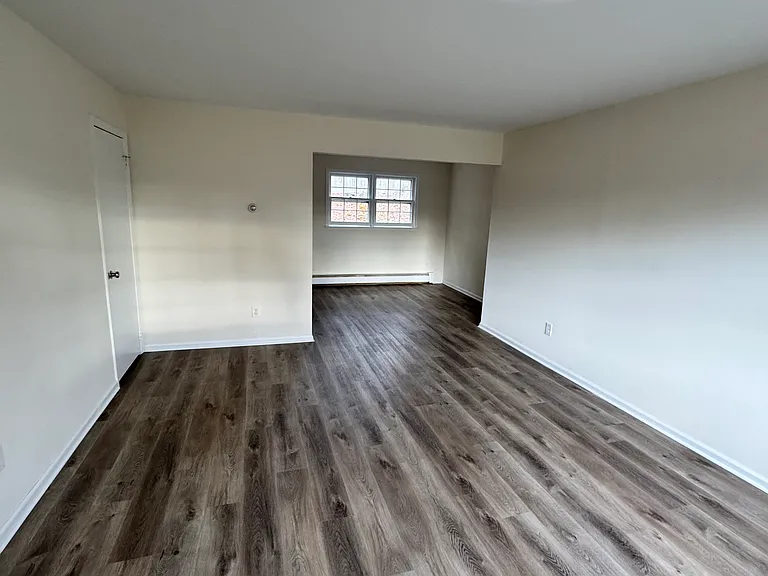 320 E Main St #1-B — Photo 5