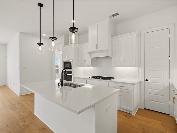 5th image of 2302 Mercy Way