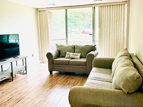 3rd image of 3914 Bel Pre Rd APT 4