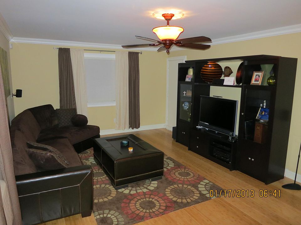 1st image of 206 Fox Run Ln
