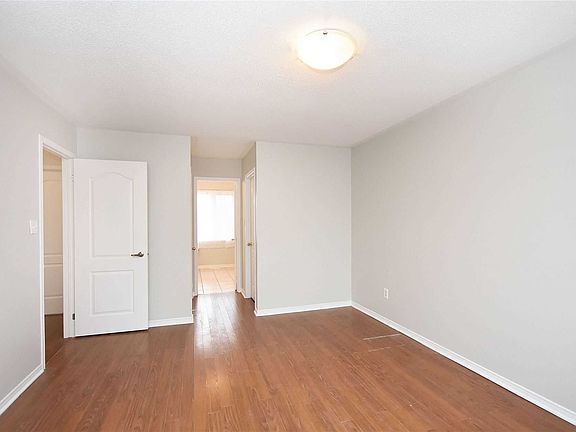 5th image of 74 Brisdale Dr