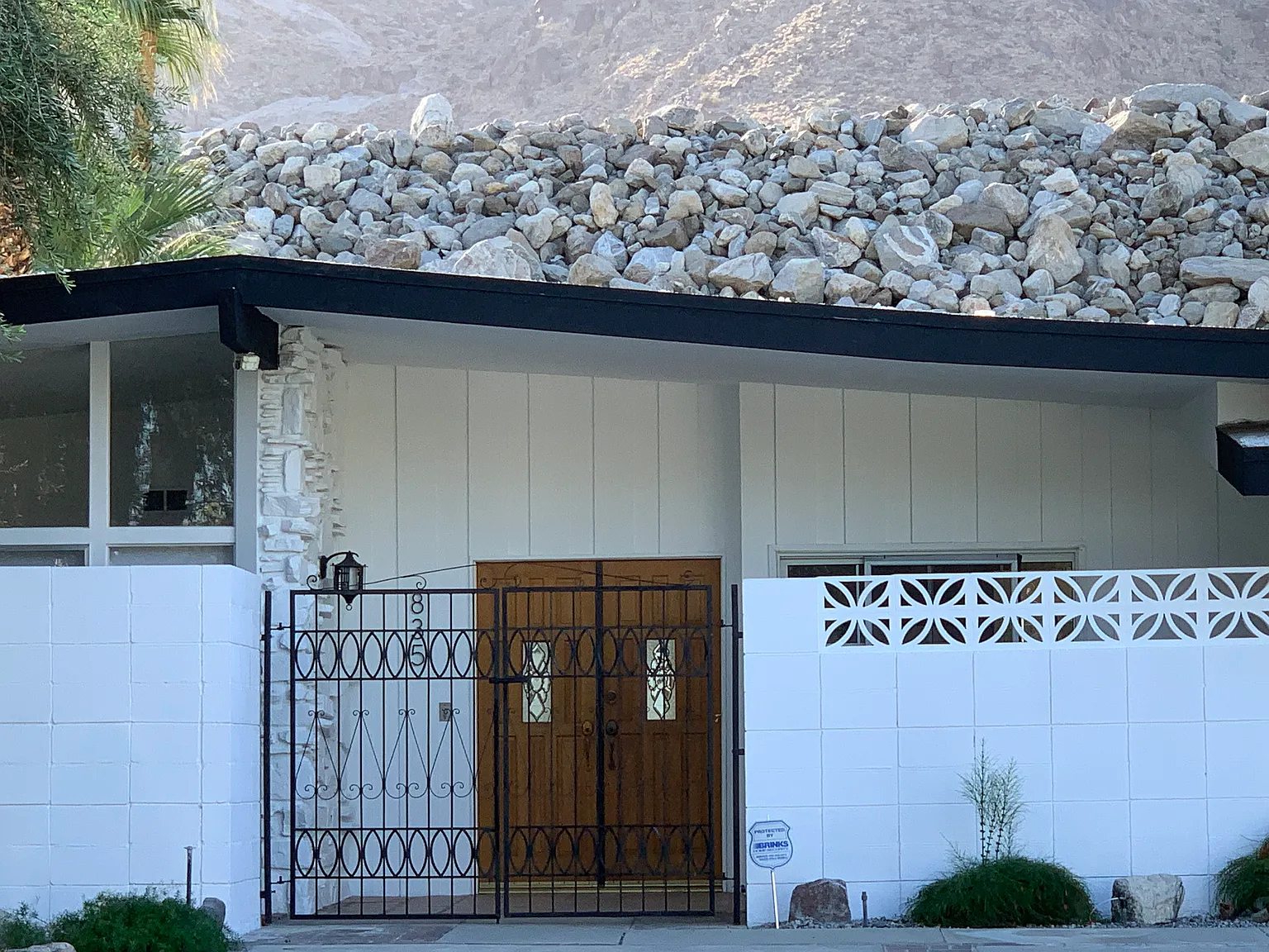 835 N Rose Ave — Photo 3