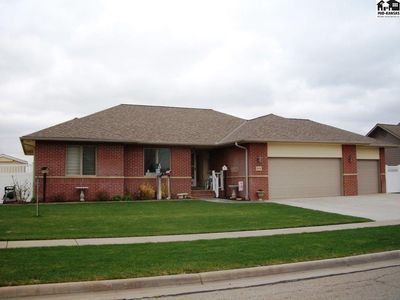 808 W 32nd Ave, Hutchinson, KS, 67502