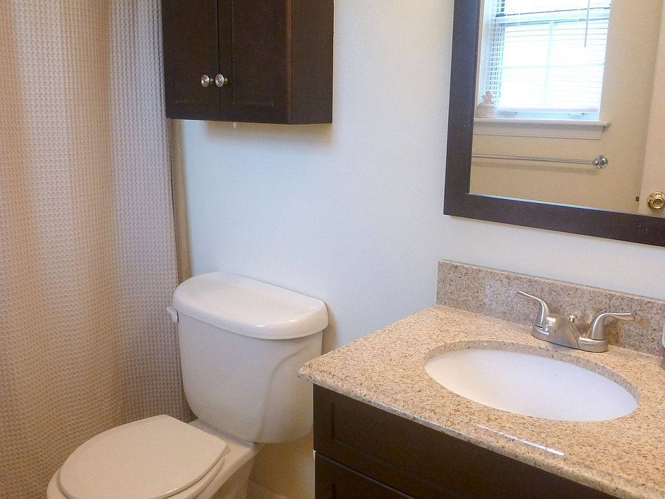 1st image of 990 Colleen Dr