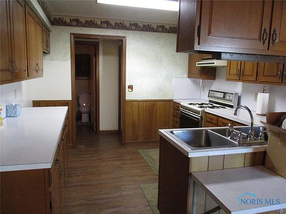 4th image of 1121 Oakwood Ave