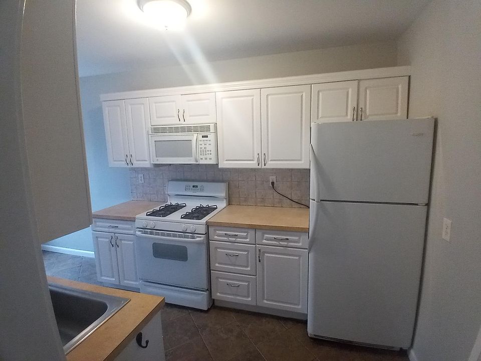 1st image of 37 Woodlawn Ave #2