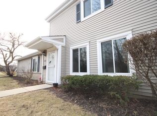 1455 Quaker Ln, Prospect Heights, IL 60070