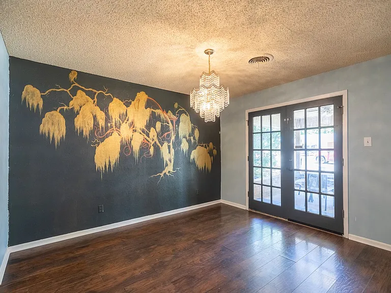 2601 Edgemont Dr — Photo 15