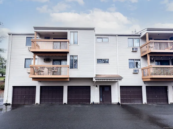 204 Woodland Drive #204, Cromwell, CT 06416