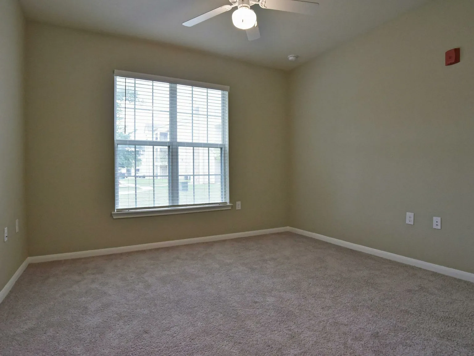 Oakland Hills Apartments — Photo 4