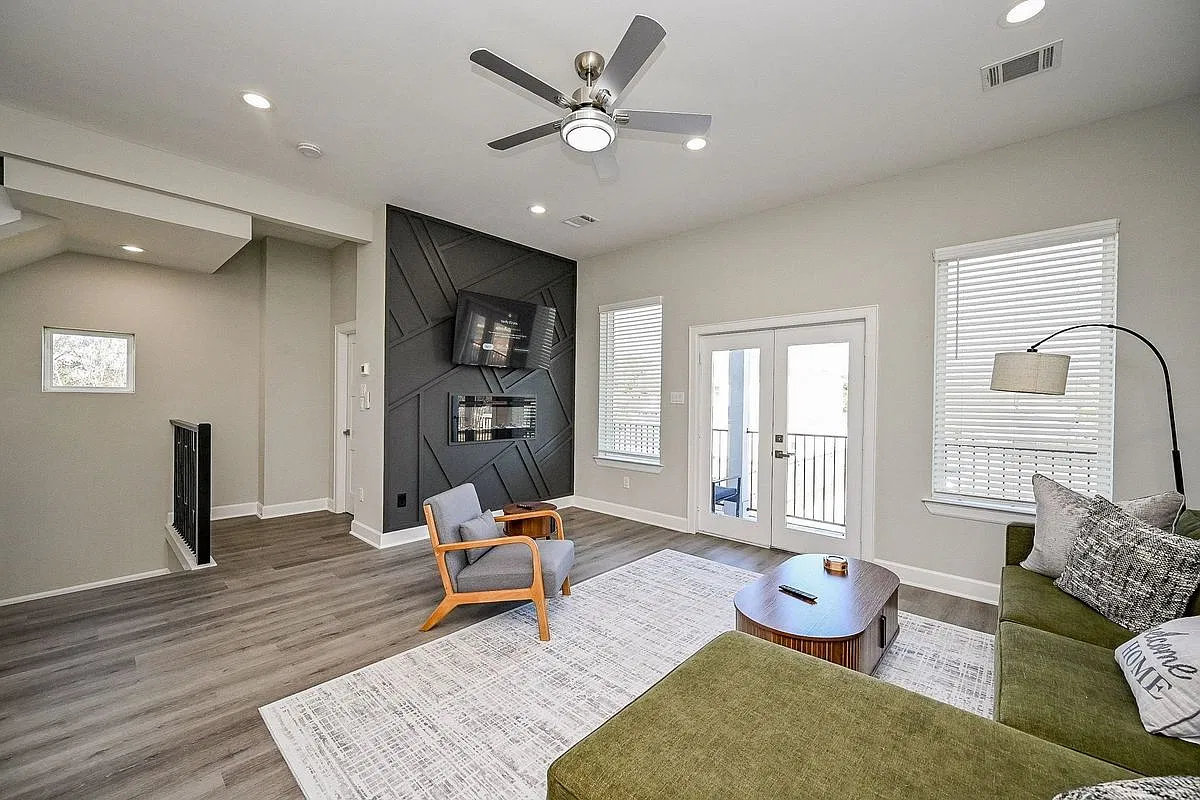 3 bed, 3.5 bath, 1805 sqft, $2,250 — Photo 2