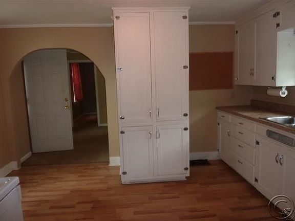 5th image of 420 W Franklin St