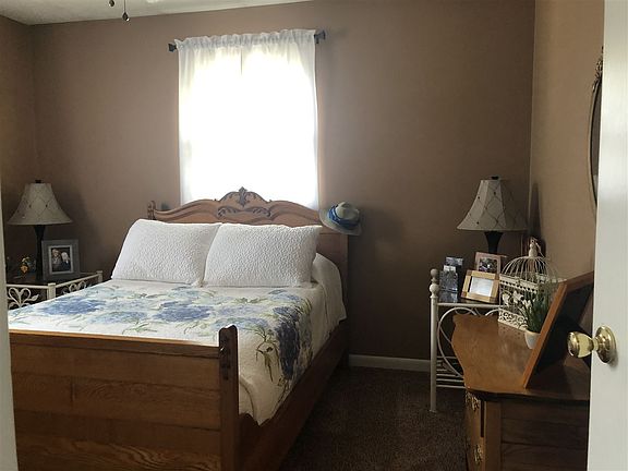 3rd image of 1106 Burgess St