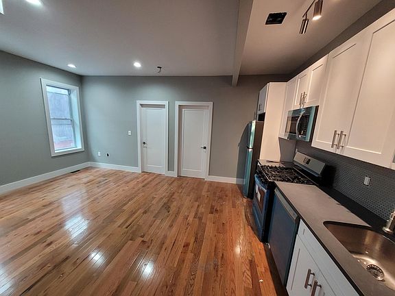 2nd image of 1252 Stratford Ave #3