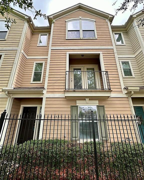 1st image of 1421 Paige St