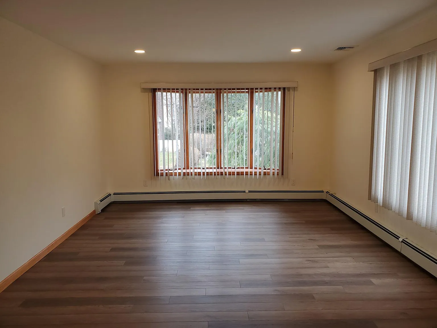 4 bed, 2600 sqft, $6,350 — Photo 4