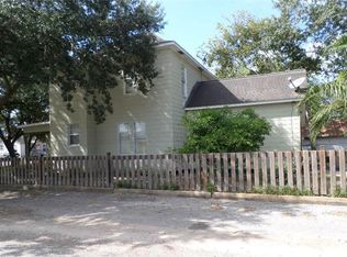 611 Oscar St, El Campo, TX 77437
